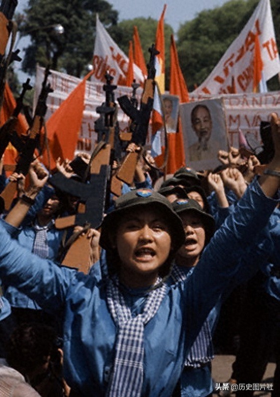 胜利的欢呼：1975年4月30日越共占领南越首都西贡，越南战争结束