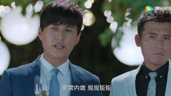 主持人妮娜整过容吗  维妮娜嘴巴好大