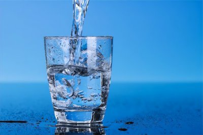 ​减肥要多喝水吗要喝多少（减肥小窍门，就是用喝水的方式去减肥，天天喝水天天