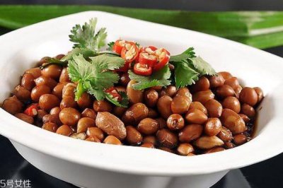 ​花生米泡醋一天吃多少 哪些人要少吃