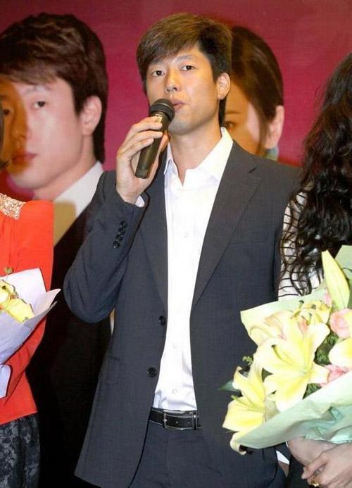 39岁凌潇肃妻子，是熟悉的她，难怪和姚晨离婚