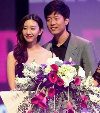 39岁凌潇肃妻子，是熟悉的她，难怪和姚晨离婚