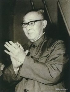 ​1959年，新总后勤部长上任，谭政让他带头支持部长工作，做个榜样