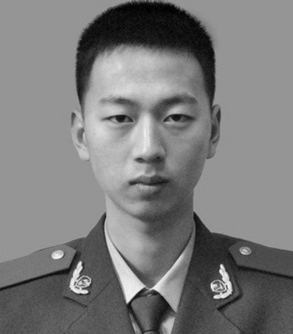 救火中没了命的刘杰烈士：家中独子，4年后母亲诞下二胎弥补遗憾