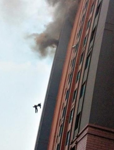 救火中没了命的刘杰烈士：家中独子，4年后母亲诞下二胎弥补遗憾