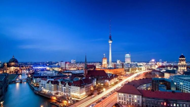 异国他乡的意思,赤足行在他乡路满目皆是异乡人什么意思图1