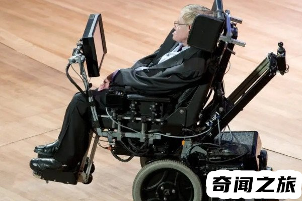 霍金死亡前监控画面(视频播放到一半时会突然出现一张恐怖的脸)(3)_