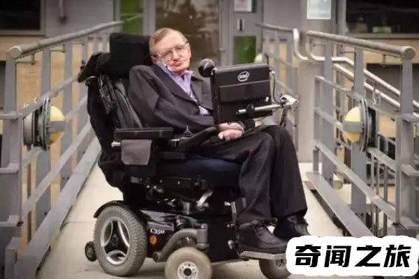 霍金死亡前监控画面(视频播放到一半时会突然出现一张恐怖的脸)(4)_