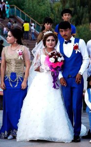 ​现在社会太现实了金钱比感情重要(金钱与快乐的关系)