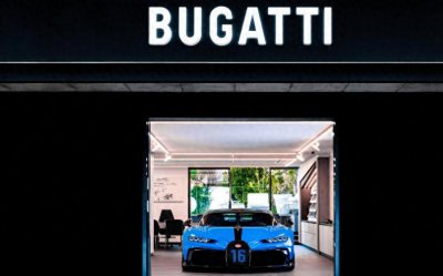 ​车标更加扁平，整体设计更年轻，布加迪更换全新品牌LOGO