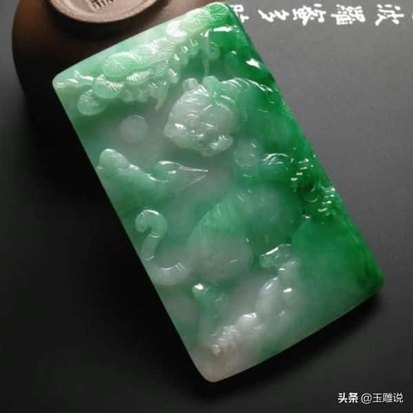 属虎女的戴什么玉吊坠比较好（属虎女戴什么玉吊坠最好）