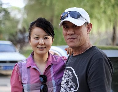 ​赵君和郑卫莉离婚已经20年了，现在两人的生活质量相差太大