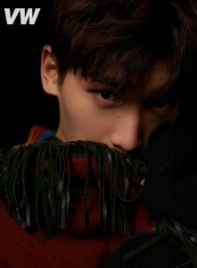 ​邢昭林帅气冷峻写真图片