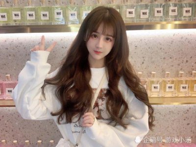 ​杨清柠最萝莉的一张照片，娇小的身材惹人爱，男粉：最高一米五