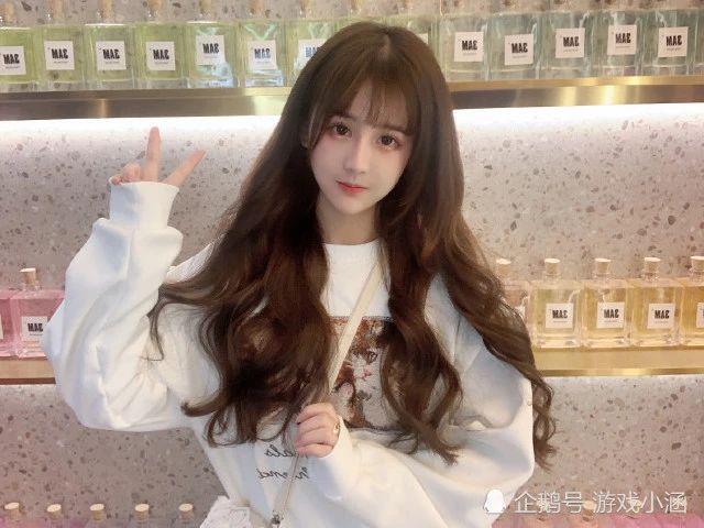 杨清柠最萝莉的一张照片,娇小的身材惹人爱,男粉:最高一米五