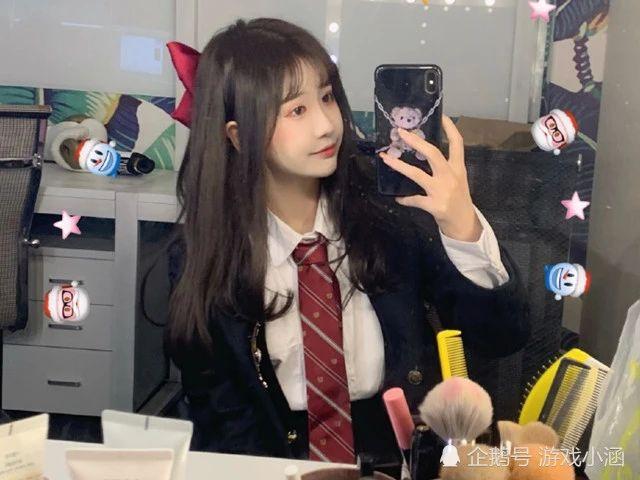 杨清柠最萝莉的一张照片,娇小的身材惹人爱,男粉:最高一米五