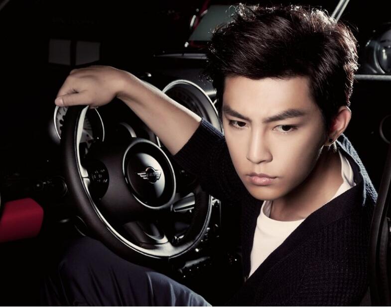 飞轮海成员 炎亚纶个人资料