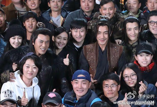 刘丹再次被问杨幂是否回家（刘丹称儿子与儿媳杨幂见面不多）(2)