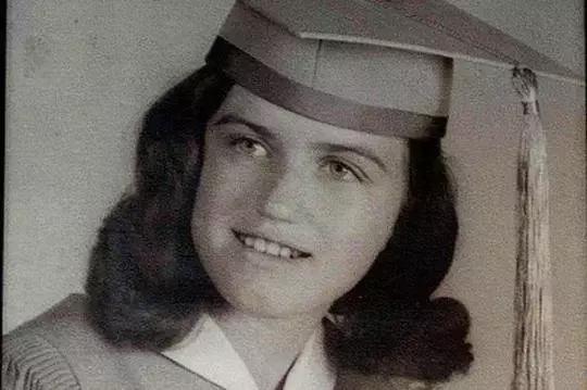 昏迷20天被宣告植物人有奇迹吗（沉睡11年的植物人被拔管引争议）(5)