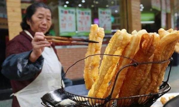 油条为什么要两根并在一起炸,油条为什么非要2根一起炸才好吃图6