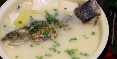 ​鲫鱼汤怎么去腥味,鲫鱼汤怎么做不腥