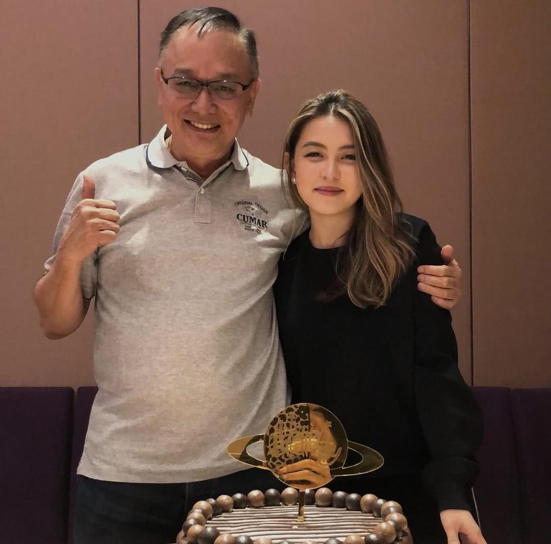 曹查理个人资料写真作品