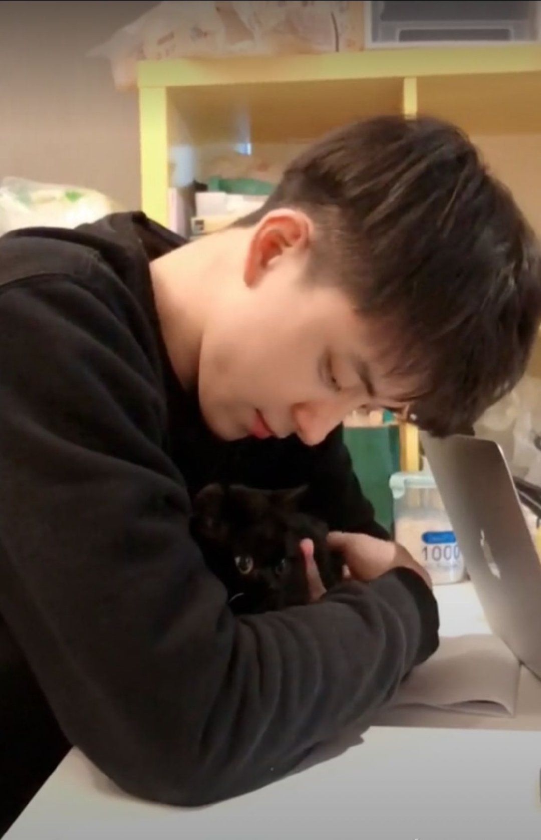 敖瑞鹏个人资料写真作品