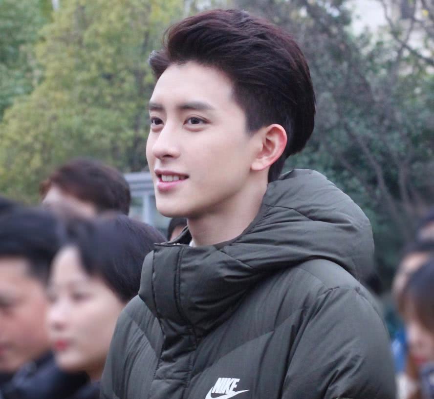 敖瑞鹏个人资料写真作品