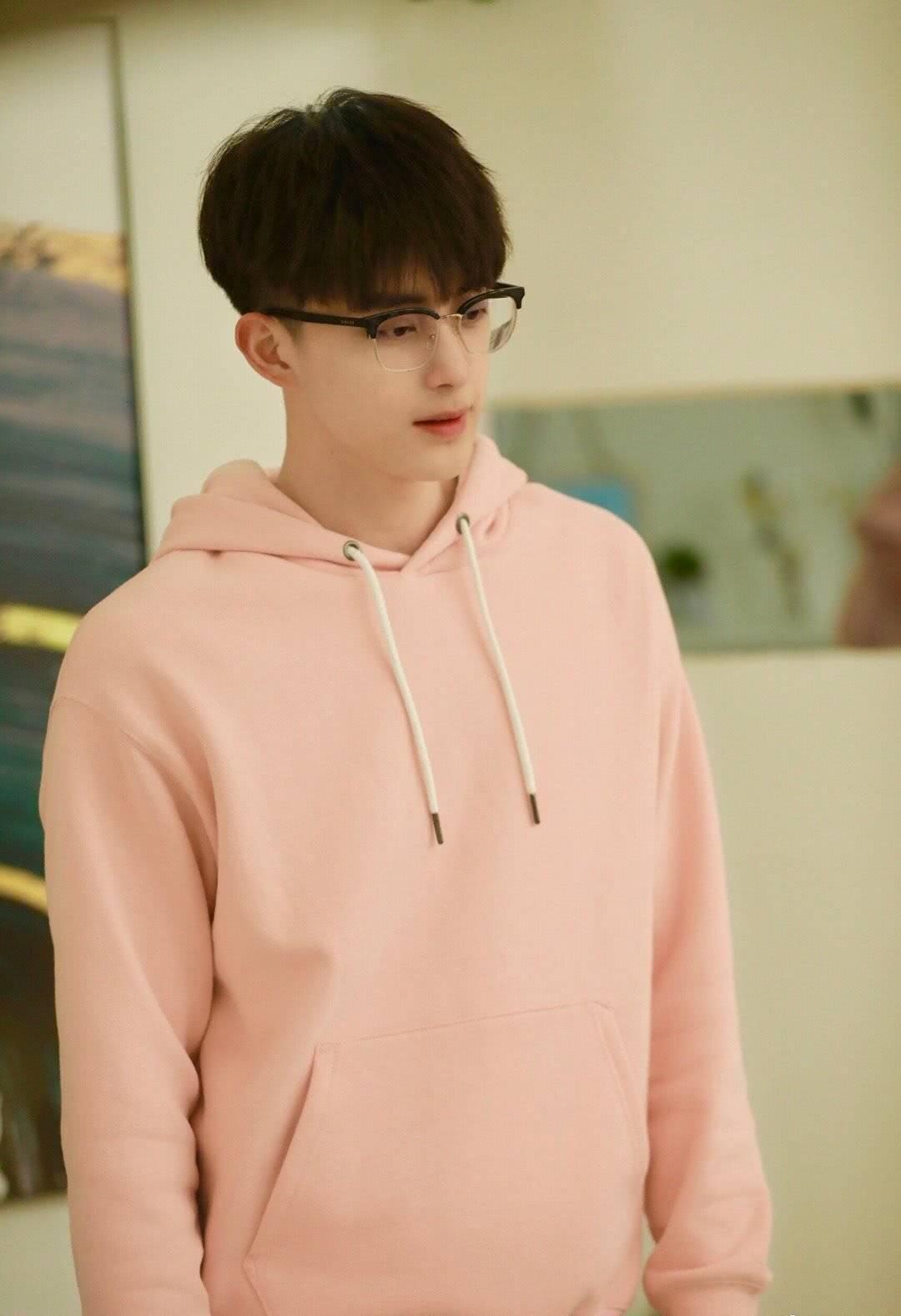 敖瑞鹏个人资料写真作品