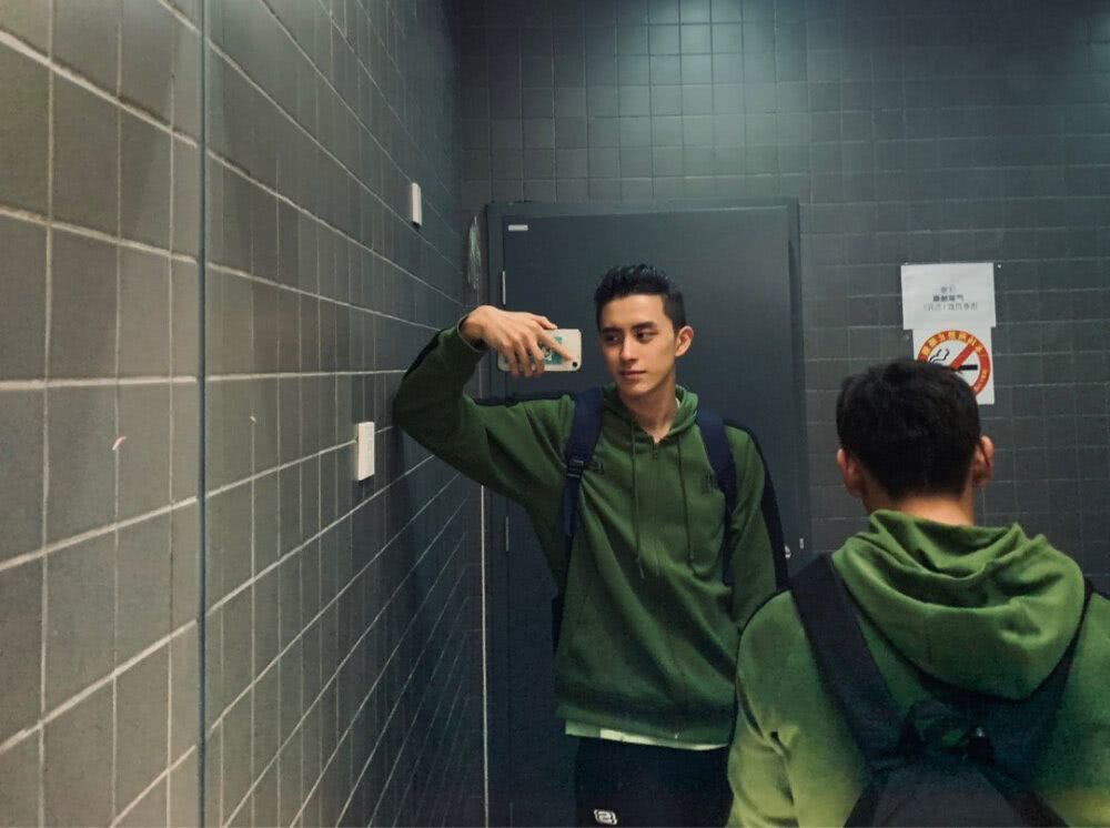 敖瑞鹏个人资料写真作品