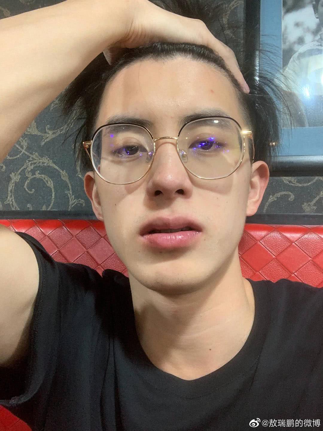 敖瑞鹏个人资料写真作品