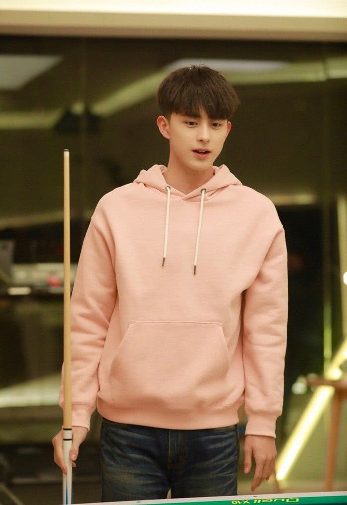 敖瑞鹏个人资料写真作品