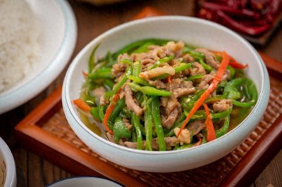 ​青椒肉丝｜5分钟学会经典家常菜！鲜嫩入味零失败教程