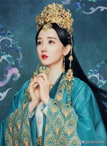 ​因魔鬼身材转型娱乐圈的陈小纭