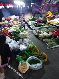 ​不起眼的贩菜摊阿姐月收入2万！