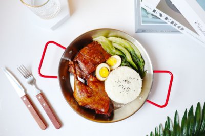 ​在家花五块钱就能做出沙县同款鸭腿饭，荤素搭配，好吃让人上瘾