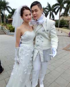 ​35岁的广州演员龚洁影，戏里是康天庥前女友，现实中是邝祖乐妻子