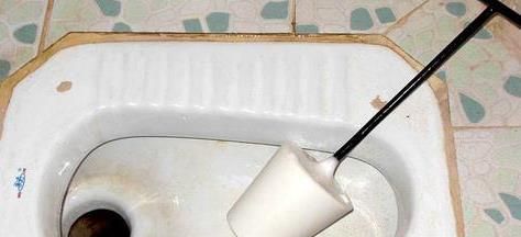 便坑厕所堵了胶瓶怎么快速疏通