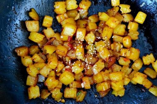 土豆泥怎么做好吃又简单的做法(剩的土豆泥怎么做好吃)-第2张图片-