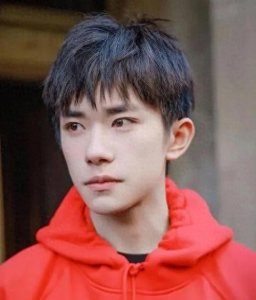 ​王锵：新生代演员的崛起之路