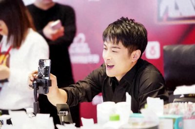 ​辛巴：从草莽到网红，争议与带货能力并存