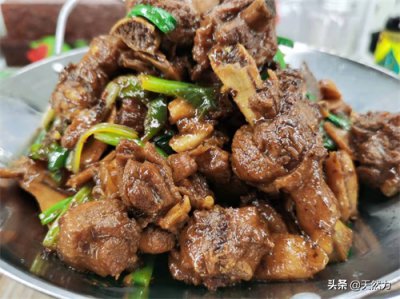 ​干锅鸭的传统做法，又香又酥太下饭了，学会了给家人露一手