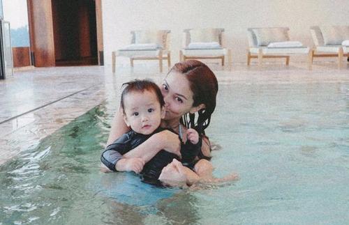 郑嘉颖个人简历老婆陈凯琳是混血儿吗？陈凯琳为什么嫁给郑嘉颖？