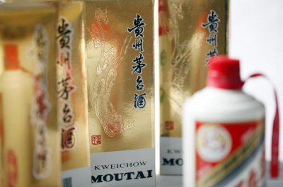 ​股价跌破1300元，贵州茅台抛出60亿回购计划