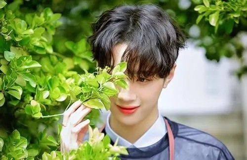 赖冠霖女朋友到底是谁？赖冠霖和周也在交往吗两人在一起约会图片