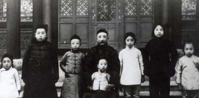 ​张作霖强娶的四姨太，90岁离世后为啥葬八宝山？看其后人是谁