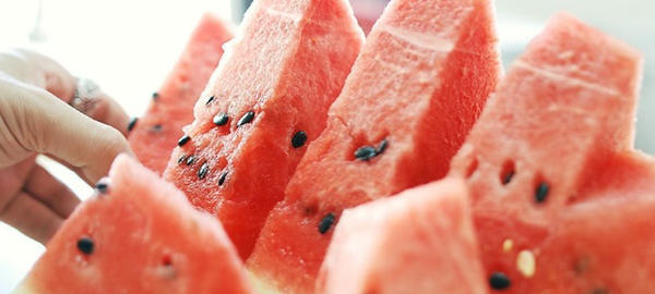 西瓜籽是白色的是催熟的,白籽西瓜是催熟的吗图7