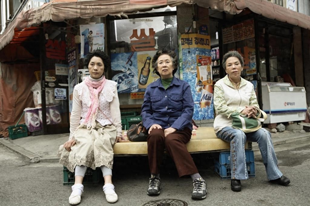 韩国“奶奶专业户”罗文姬