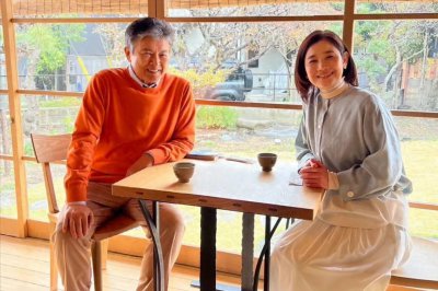 ​顶级女神刚结婚就退圈，如今面目全非，丈夫却帅了一辈子