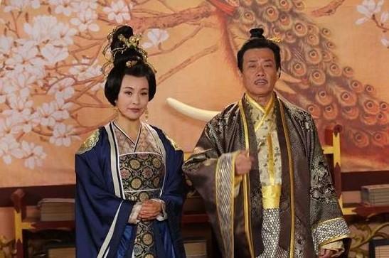 李渊从小没了父亲，可是他还有母亲，还有贵为皇后的姨母